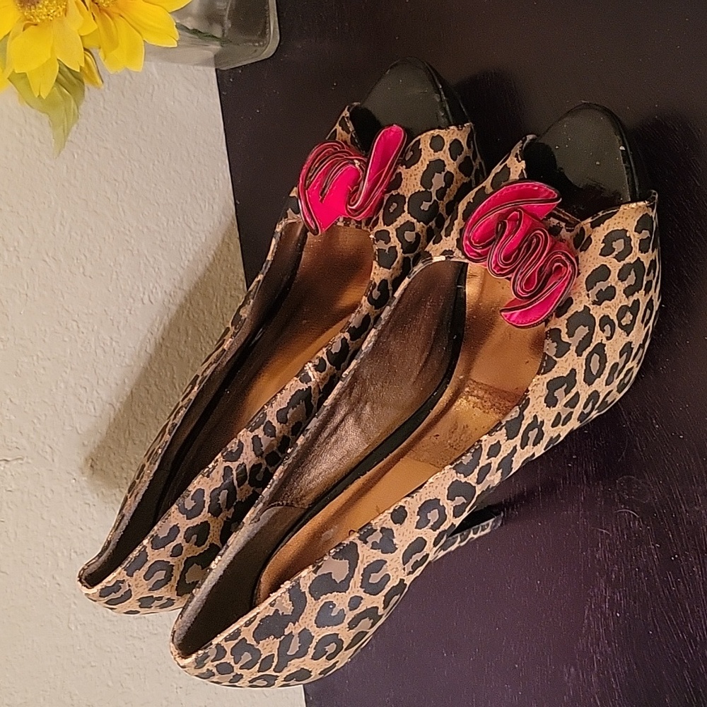 Qupid Leopard Print Peep Toe Heels Size 10